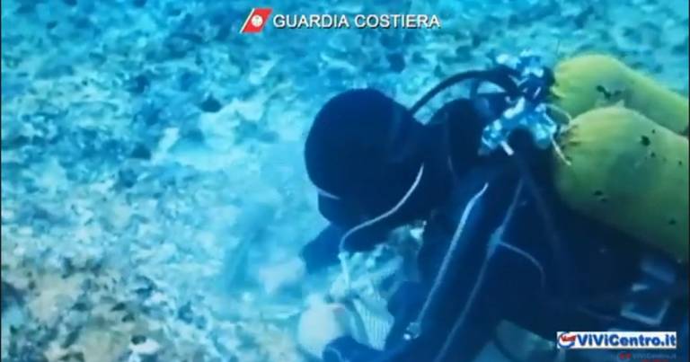 Blitz notturno di Guardia Costiera e Procura di Torre Annunziata