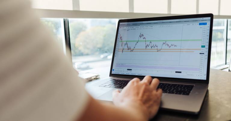 Trading online: è boom di ricerche per le app per investire in borsa