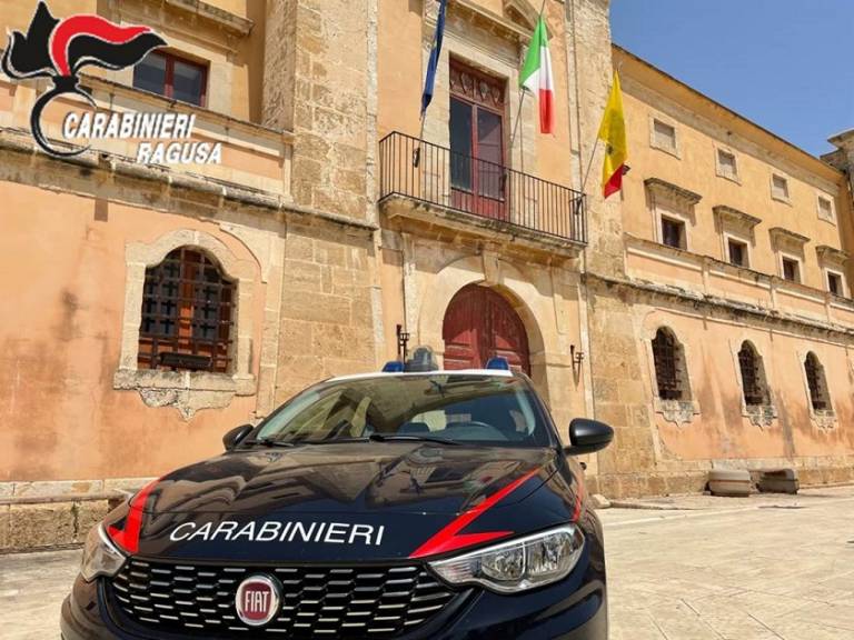 Rubavano carburante: ai domiciliari un 29enne e deferito il fratello minorenne