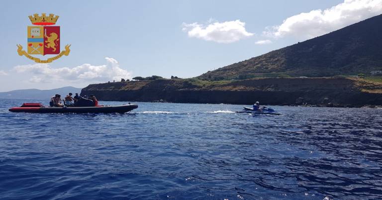 Soccorsi bagnanti e imbarcazioni in difficoltà alle isole Eolie
