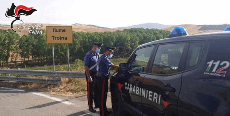 Un 80enne di Cesarò (ME) e un 25enne albanese, allevatori, arrestati per incendio doloso