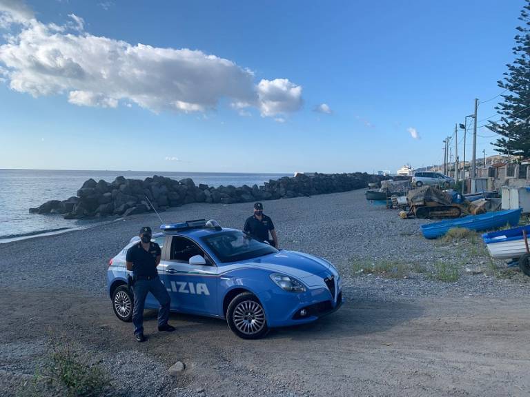 Un uomo e 4 donne tentano di rubare una barca a Tremestieri (ME): arrestati