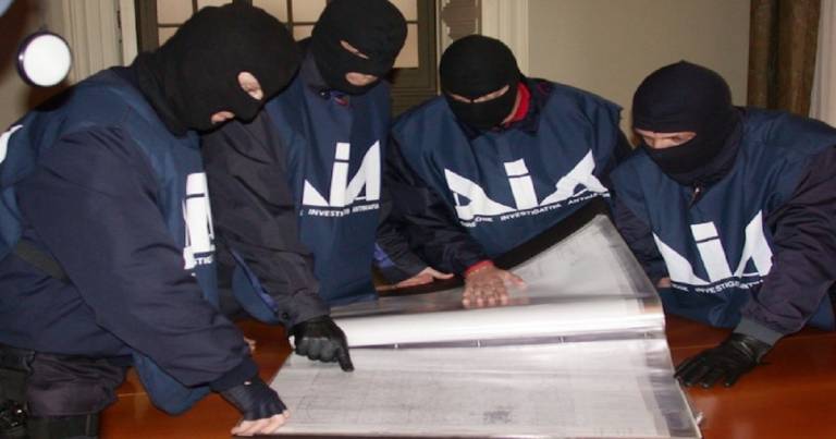 DIA: la mafia è cambiata, meno criminalità e più colletti bianchi