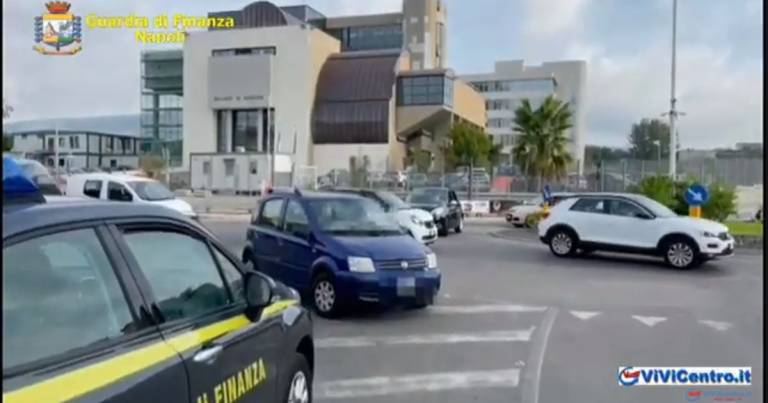 GdF Napoli. Sequestrati  5 quintali di sigarette. 6 denunce e 2 arresti