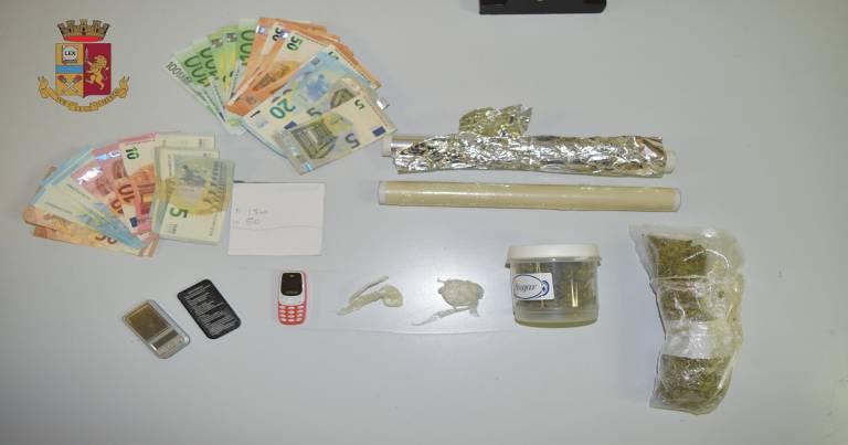 Spacciatore 24enne arrestato con marijuana e un derivato della cocaina