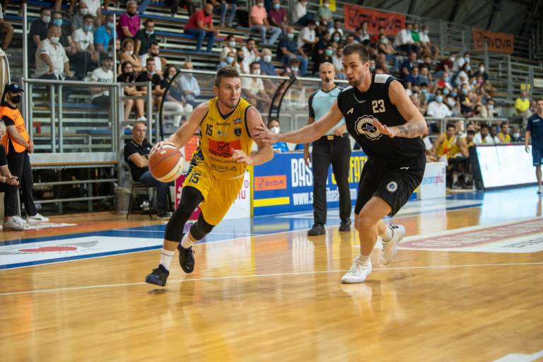 Givova Scafati a valanga, battuta 93-61 la Stella Azzurra in SuperCoppa
