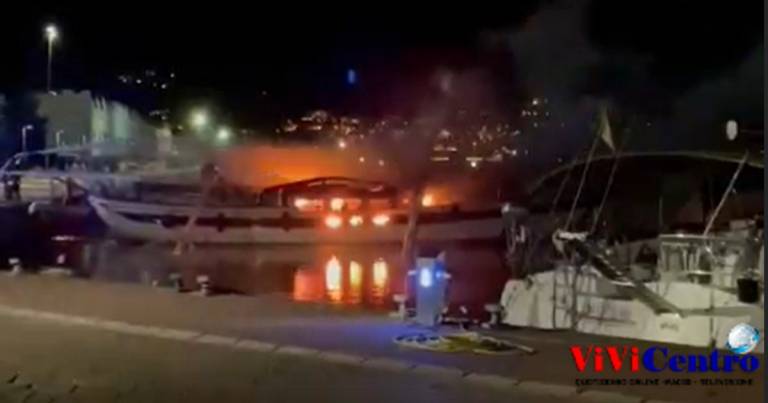 Porto Castellammare; muore ragazza su una barca in fiamme