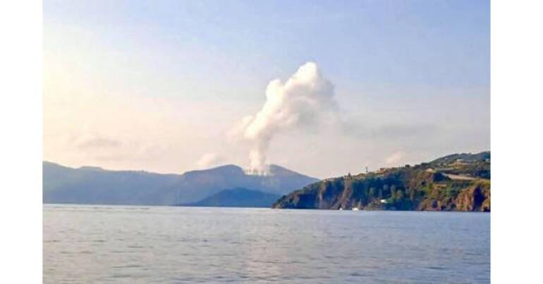 Allerta a Vulcano, dichiarato lo stato di crisi e di emergenza regionale