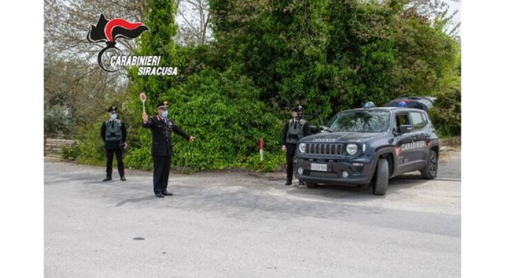 Avevano venduto un’auto sequestrata a un ignaro cittadino: tre denunciati