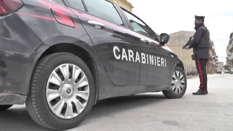 Tenta di violentare l’ex moglie e con un morso le trancia la punta del naso: arrestato operaio romeno