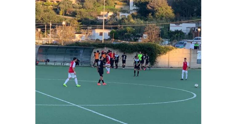 Il Barano mette paura alla Frattese, i nerostellati vincono 3-2