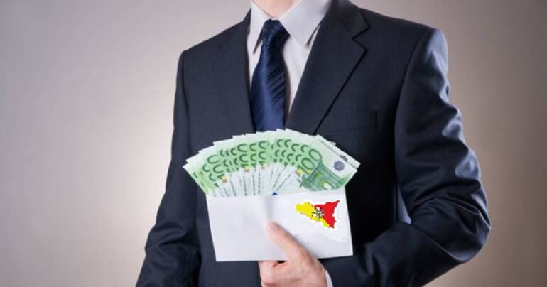 27 milioni in premi e 10 milioni e 608 mila euro di straordinari per i dipendenti regionali