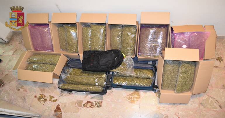 Arrestato con quasi 70 kg di marijuana nell’autorimessa