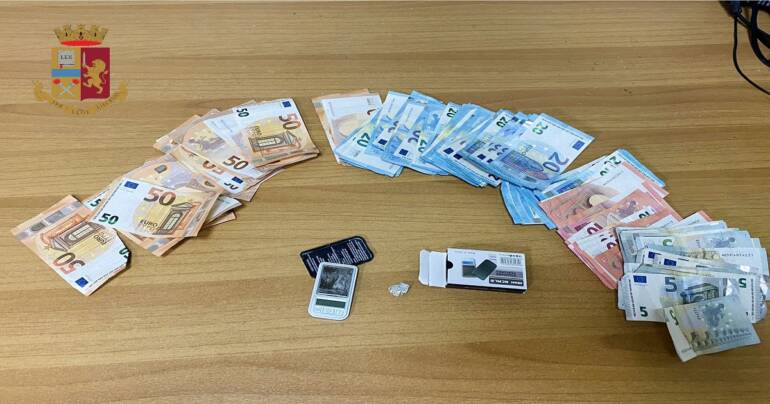 Durante specifici servizi antidroga è stato arrestato uno spacciatore di cocaina