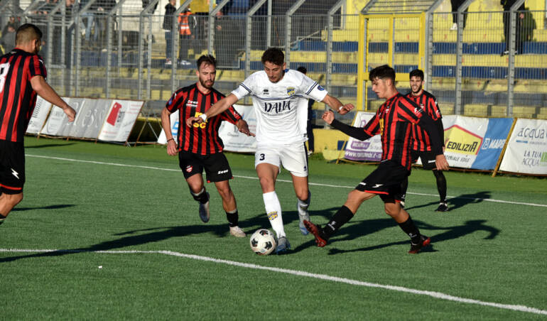 Gravina-Sorrento 2 a 0: termina la serie positiva rossonera