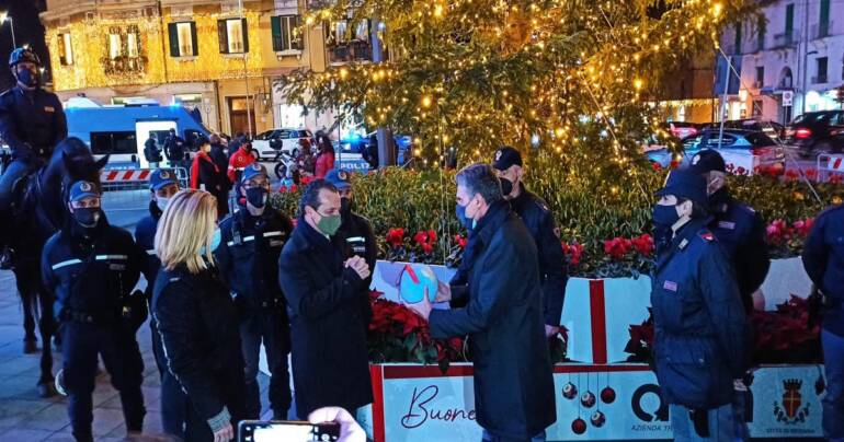 Il Questore di Messina ha incontrato il Sindaco della città per consegnare un dono natalizio alla cittadinanza