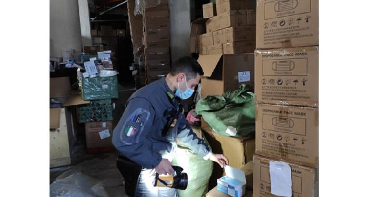 Scoperto maxi-deposito di merce illegale nascosto sotto un condominio