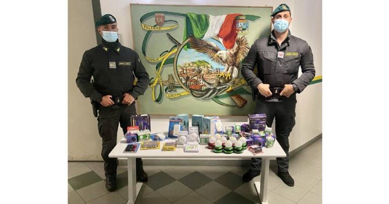 Sequestrati oltre 9.500 articoli contraffatti e/o non sicuri e oltre 200 kg. di artifizi pirotecnici