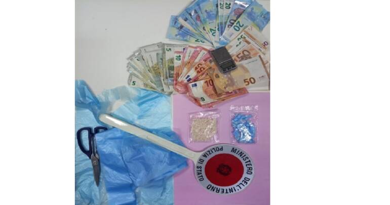 Spaccio, arrestato. Studente minaccia preside e due picchiano professore, denunciati. Droga e ordigni