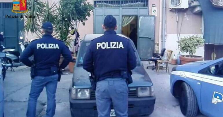 Struttura fatiscente per alimenti, bevande alcoliche, ritrovo di pregiudicati e spaccio: arresti