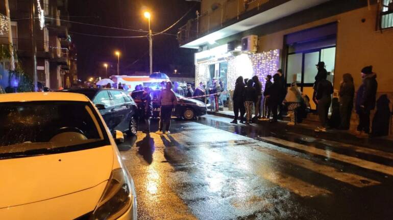 Uccisa nella tarda serata a colpi di pistola in strada all’uscita dal lavoro