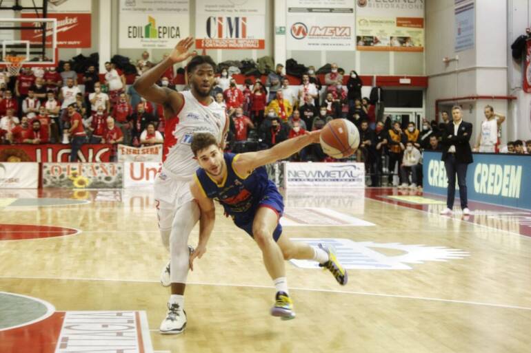 Givova Scafati frenata da Cento: sconfitta per 75-70