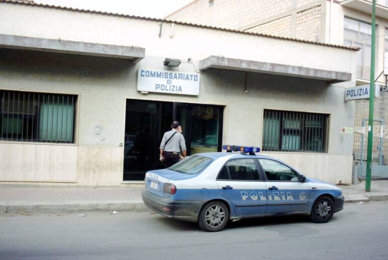 60 percettori di reddito di cittadinanza e un commerciante indagati per truffa allo Stato