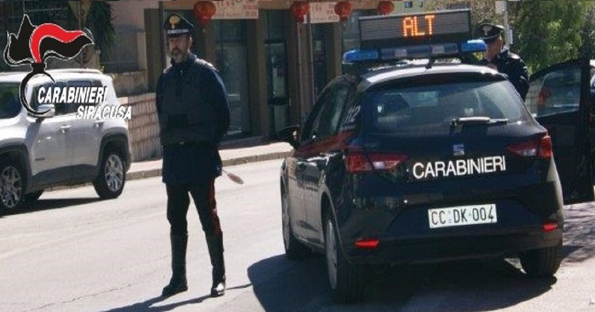 La coppia, lui 29enne e lei 25enne, è stata arrestata ai domiciliari dai CC di Noto (SR)