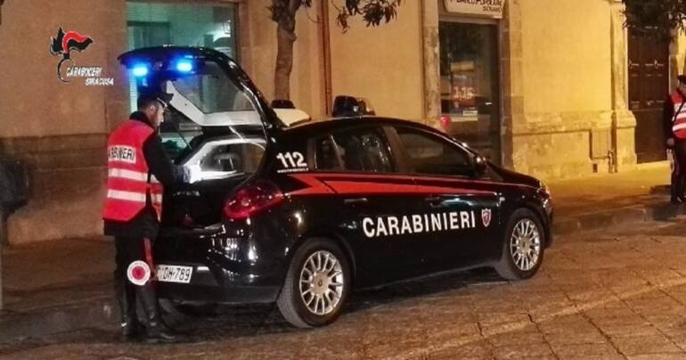Evasione dagli arresti domiciliari: due denunciati