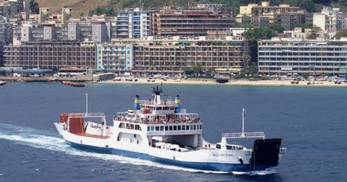 attraversare lo Stretto di Messina con i traghetti. L’ordinanza è del Presidente Musumeci