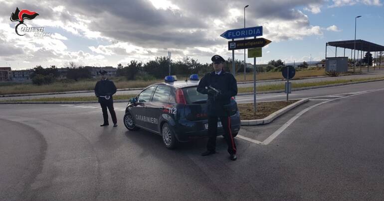 Revolver calibro 44 magnum sul comodino di un pregiudicato: arrestato ai domiciliari