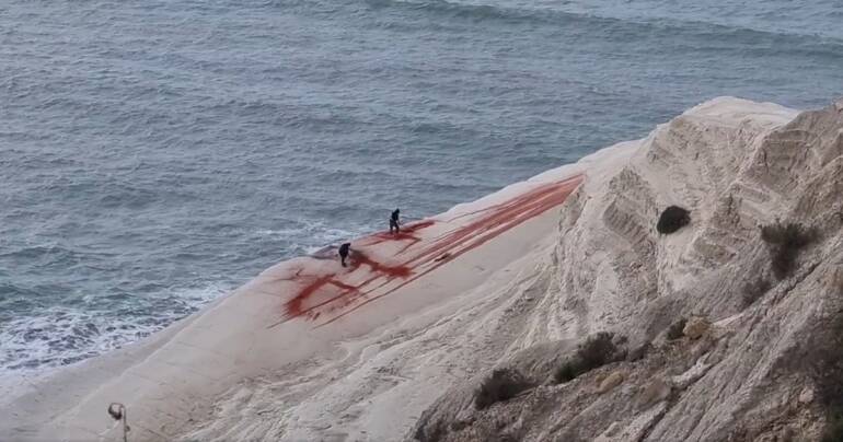 Scala dei Turchi: identificati e denunciati gli autori del raid vandalico (VIDEO)
