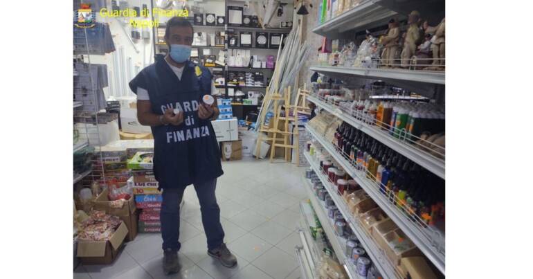 Sequestrato in un emporio di un cinese circa 140 mila articoli detenuti illegalmente
