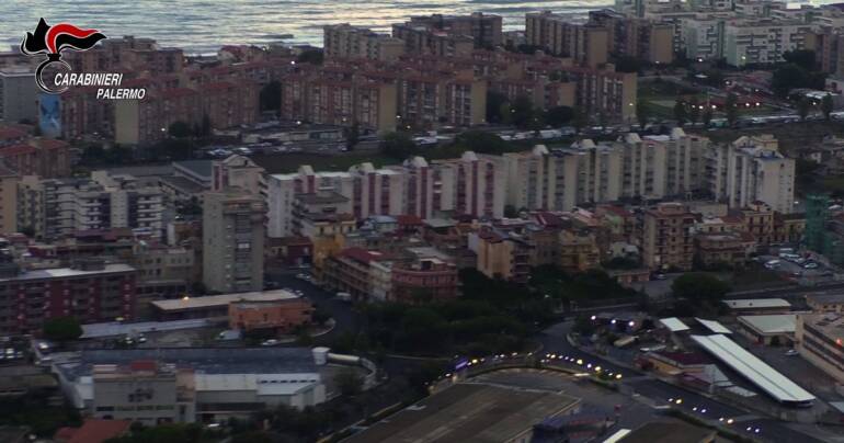 Si pensa all’allontanamento dalle famiglie delle decine di adolescenti che facevano i pusher