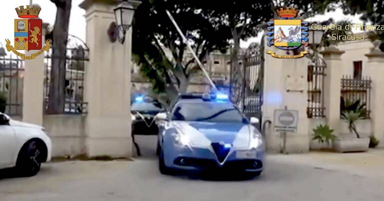 Arrestate due donne, una per spaccio di cocaina ed eroina e l’altra per evasione dai domiciliari