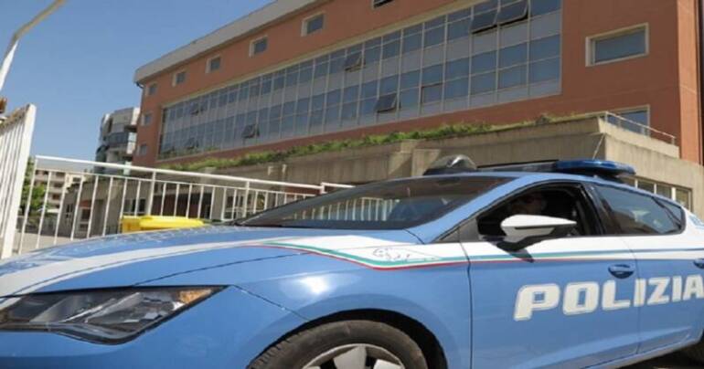 Arrestato 65enne che con somme di denaro induceva minore ad atti sessuali e video pedopornografici