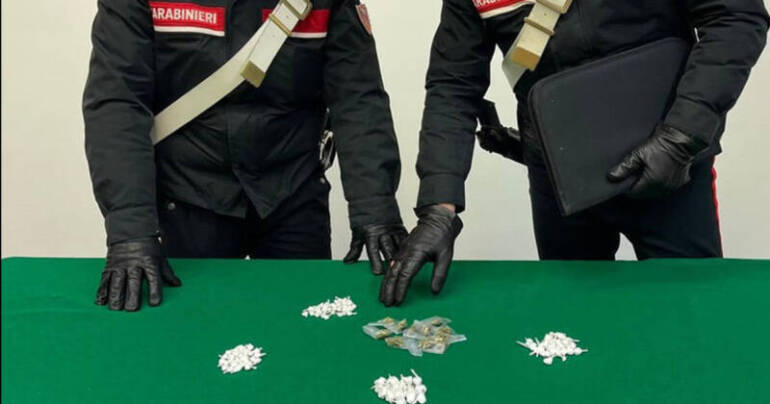 I carabinieri passano al setaccio il Rione Savorito di Castellammare