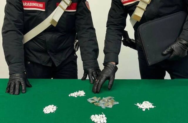I carabinieri passano al setaccio il Rione Savorito di Castellammare
