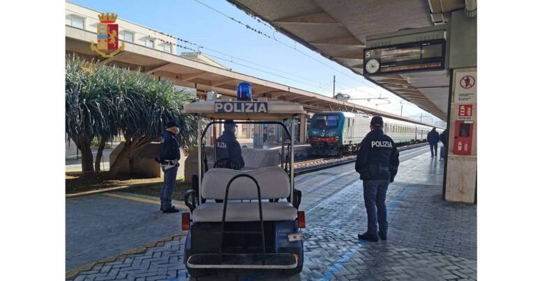 Circa 2.800 persone controllate dalla Polizia di Stato nelle stazioni ferroviarie e treni della Sicilia