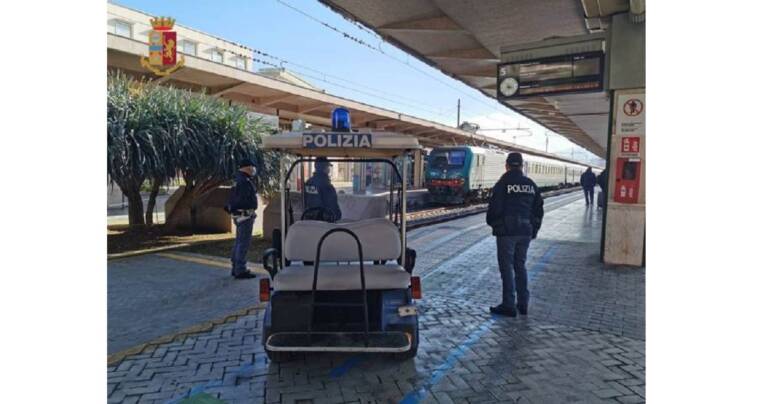 Circa 2.800 persone controllate dalla Polizia di Stato nelle stazioni ferroviarie e sui treni della Sicilia