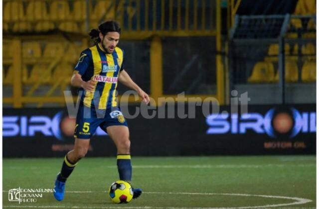 Juve Stabia, ufficiale il passaggio di Nicolas Schiavi alla Carrarese da cui arriverà Berardocco