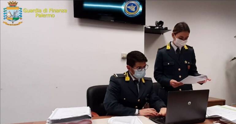 Castellammare, Reddito di Cittadinanza indebito a 5 rumeni: sequestro