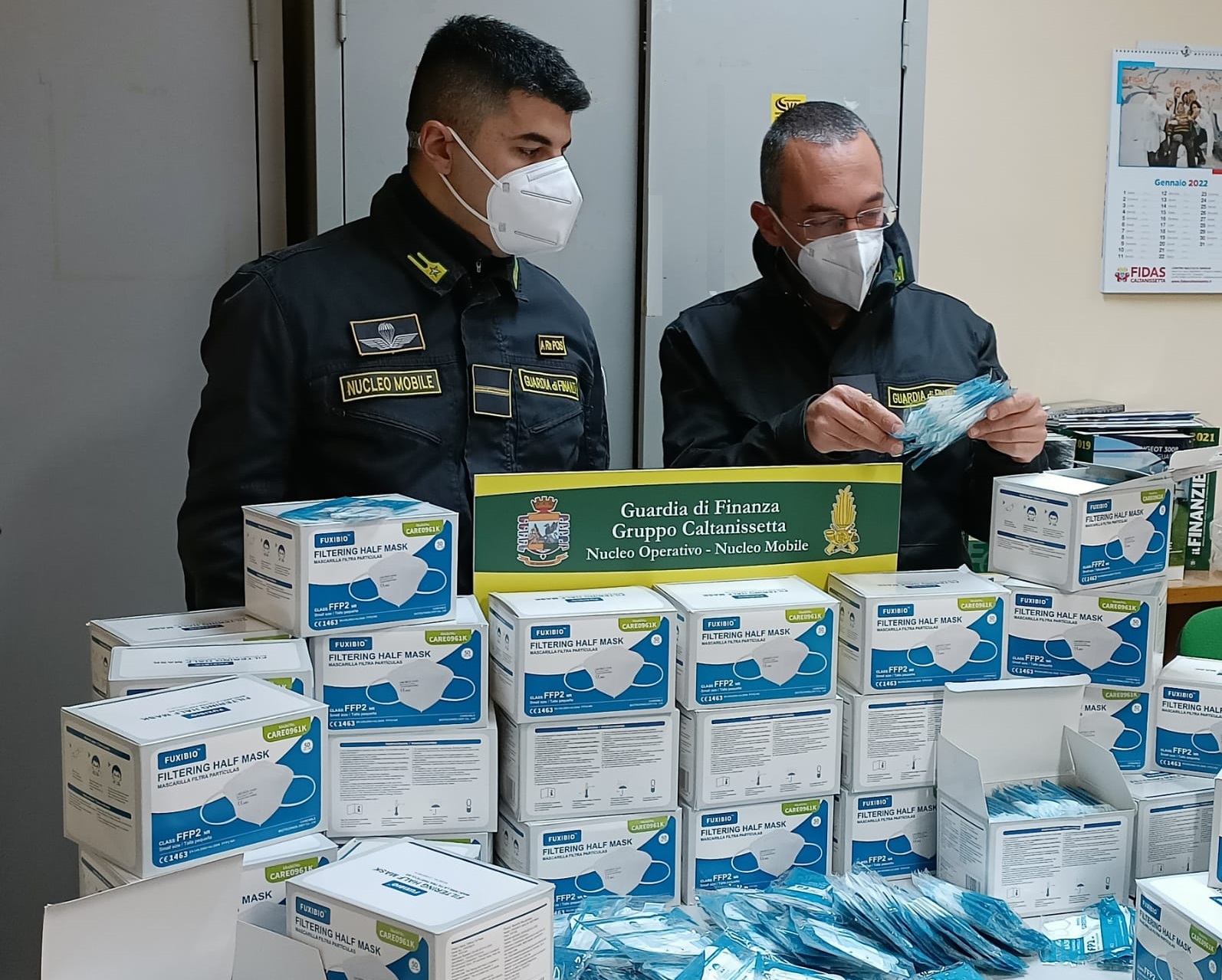 Sequestrate dalla GdF di Caltanissetta 4.150 mascherine FFP2