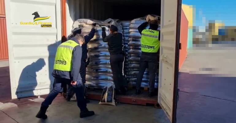 Sequestrate oltre 50 tonnellate di pellet nel porto di Palermo