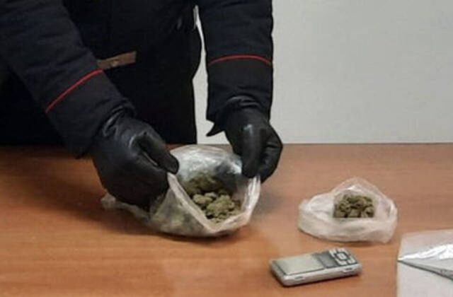 Sorrento: Arresto per droga dei Carabinieri. Fidanzati in manette