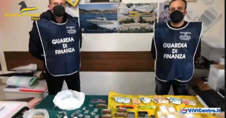 Un casolare di Napoli era diventato  il “market della droga”. VIDEO