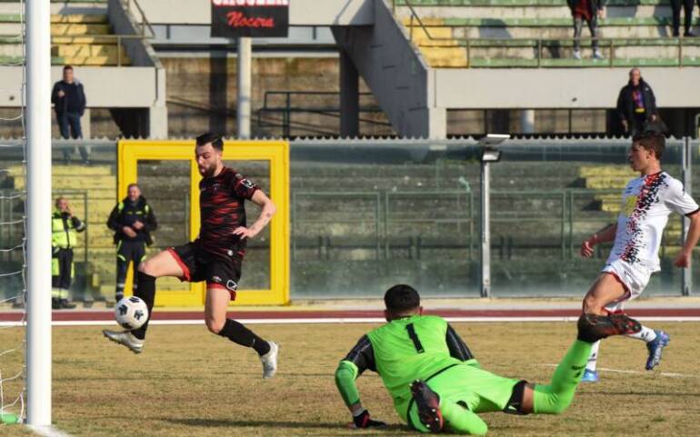 Sorrento sconfitto 3-0: il derby rossonero è della Nocerina
