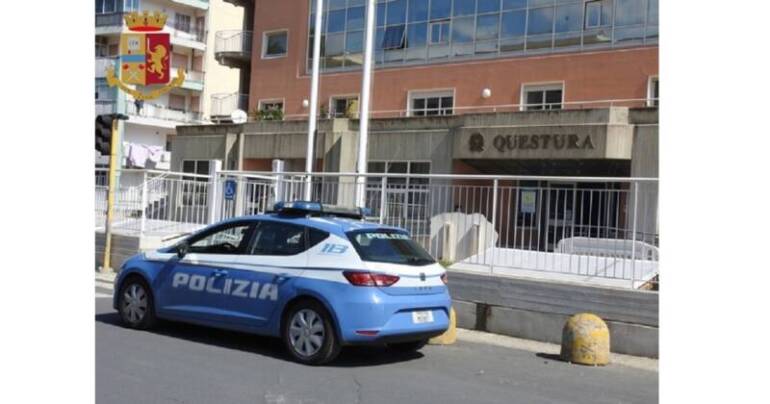 17enne cerca di estorcere un coetaneo: denunciato