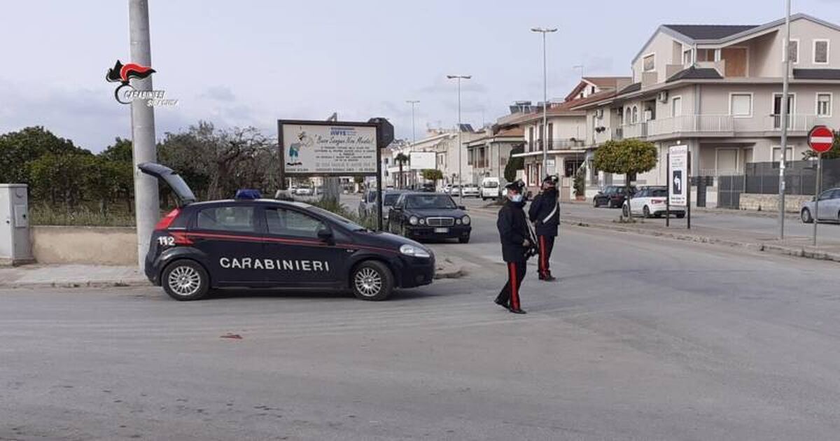 Tentativo di fuga con droga finito male; 19enne in manette