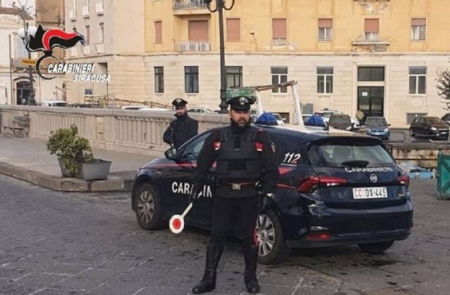 Carabinieri denunciano tre ragazzi per minacce ad un uomo